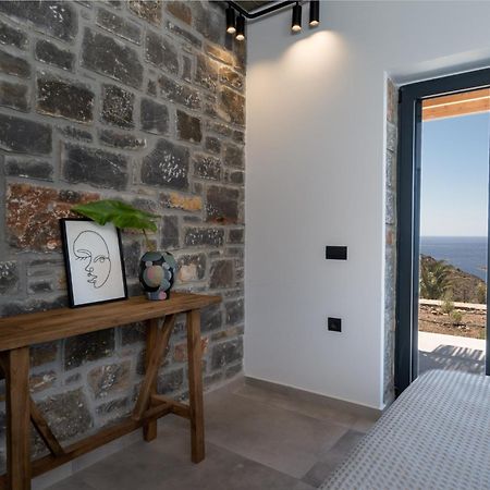Celine Private Residences Léntas الغرفة الصورة