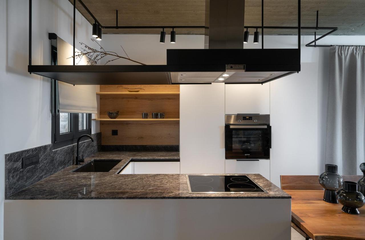 Celine Private Residences Léntas المظهر الخارجي الصورة